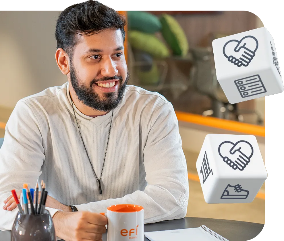 Homem segurando uma caneca do Efí Bank e com olhar pensativo sobre o programa de parceria